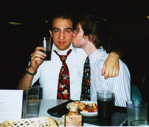 ken_garote_cafeteria_kiss