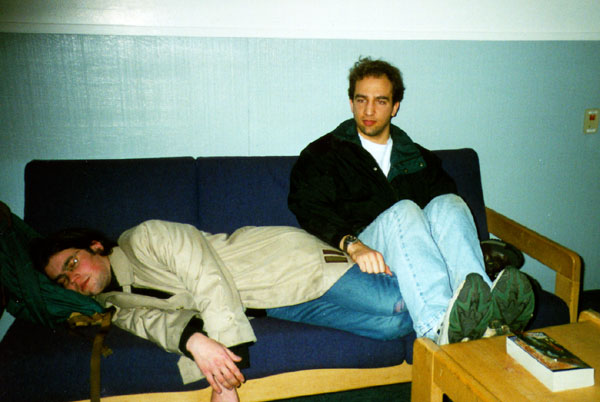 ken_garote_lounge_nap
