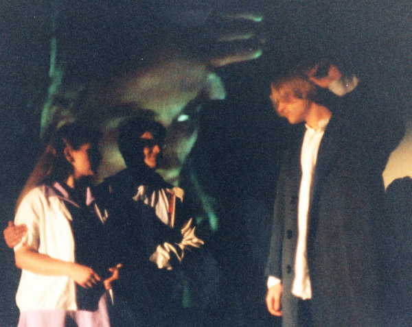 rocky-riff_opens_the_door